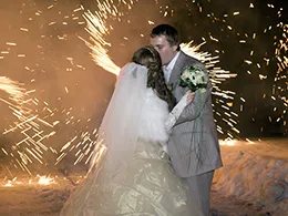 Фейерверк шоу на свадьбу — Нижневартовск Организуем пиротехническое шоу на свадьбу. Проведение свадебных фейерверков - выполним работу качественно, безопасно, недорого. Имеется лицензия на организацию пиротехнического шоу.&nbsp;Предоставьте все хлопоты по организации свадебного фейерверка профессионалам — Нижневартовск! организация и проведение фейерверк шоу от магазина пиротехники   — Нижневартовск